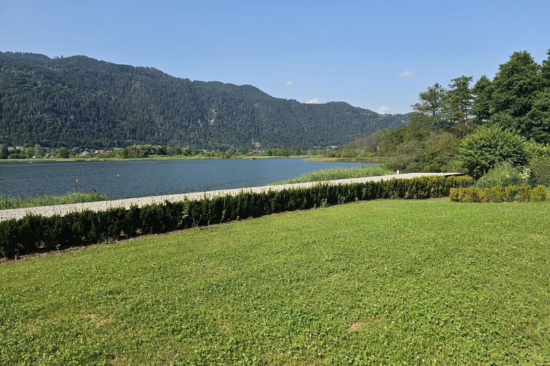 ERSTBEZUG - Seebungalow mit eigenem Seezugang Ossiacher SEE