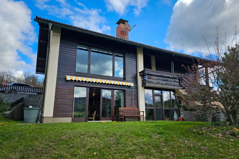 Schiefling: Einfamilienhaus mit    Panorama-Karawankenblick